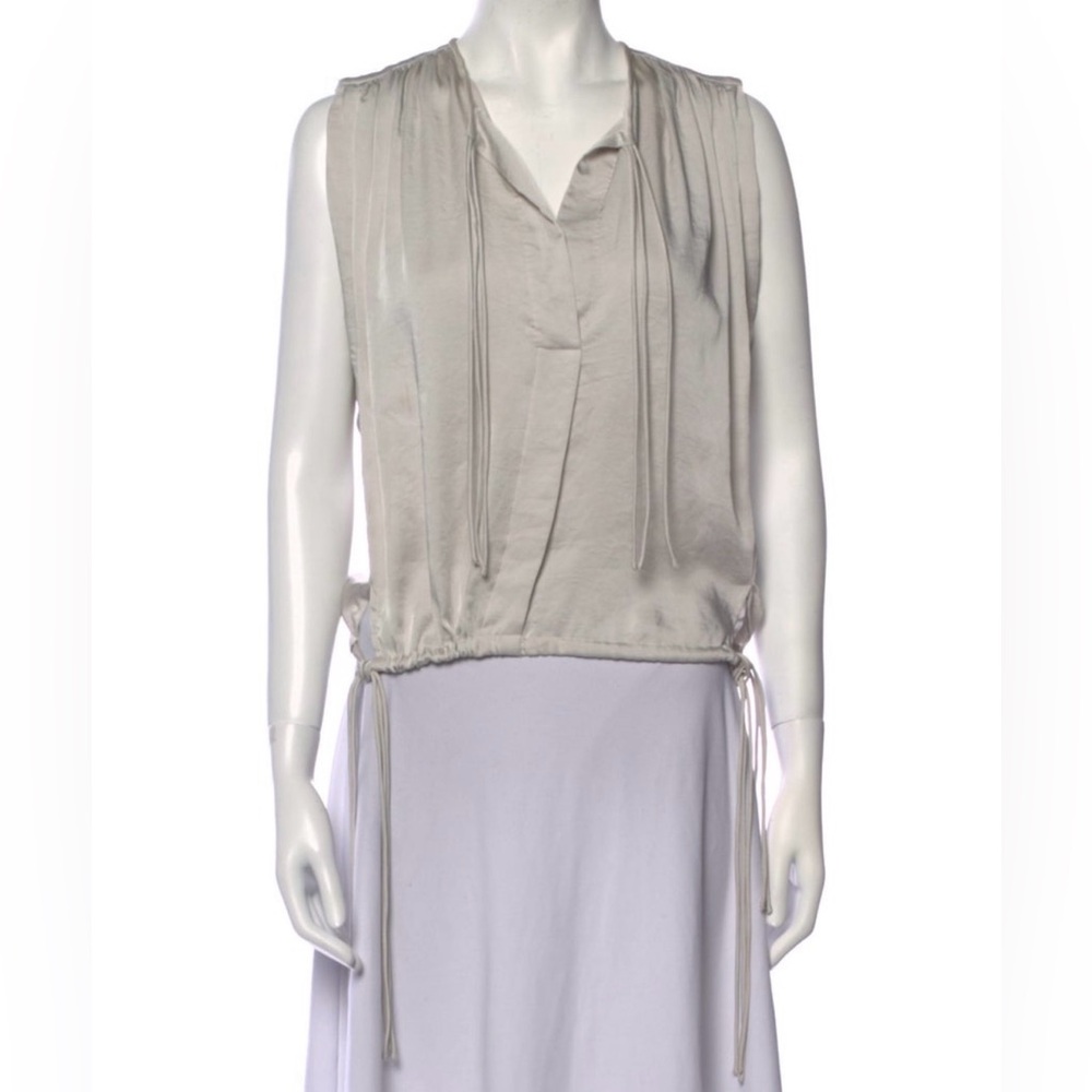 Étoile Isabel Marant 
Chic Sleeveless Blouse in Light Gray